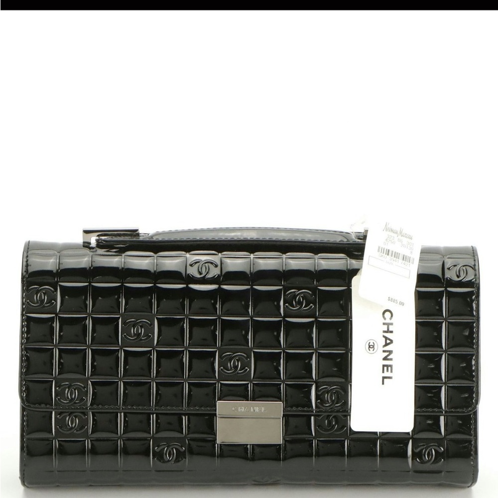 CHANEL Vintage excellent condition Chocolate Bar CC Handle Clutch Quilted Patent